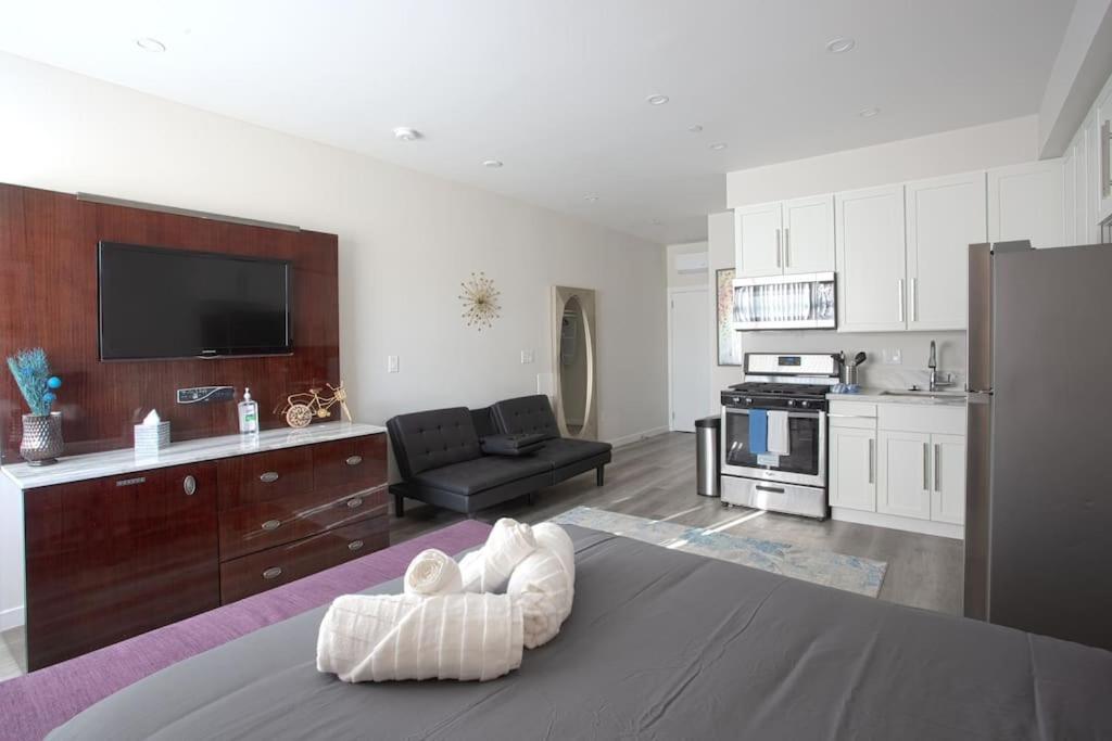 Luxurious Furnished Studio W Full Kitchen In Sd Сан Диего Екстериор снимка