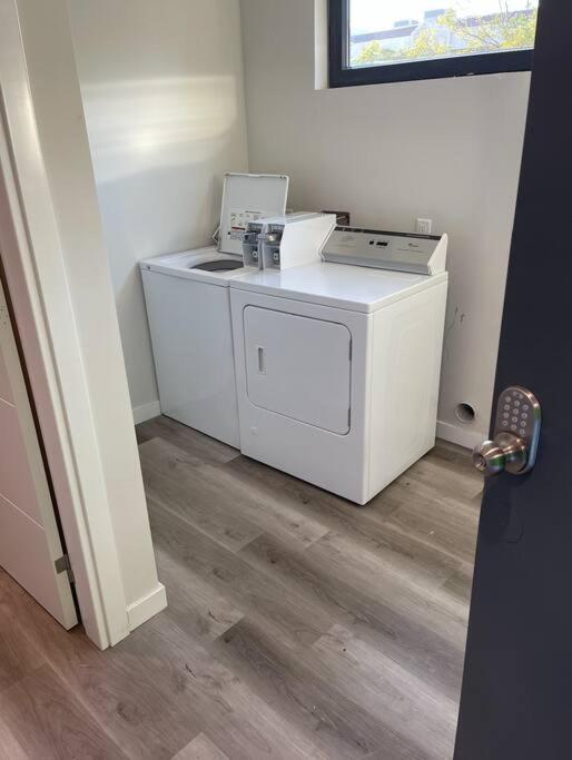 Luxurious Furnished Studio W Full Kitchen In Sd Сан Диего Екстериор снимка